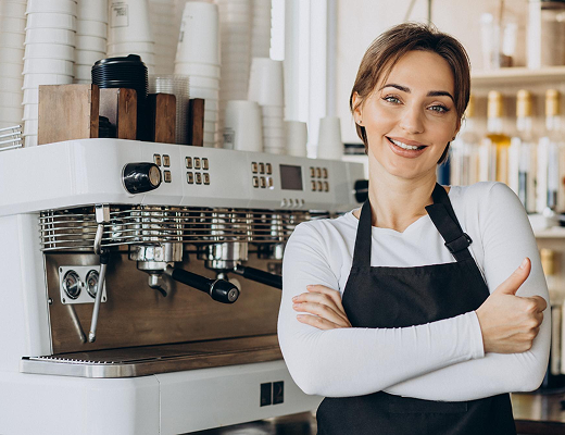 señora en cafetería
